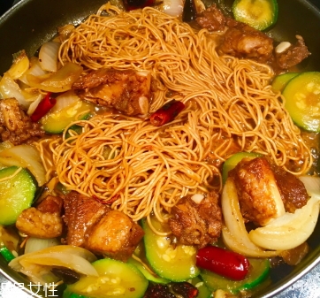 排骨焖虾子面,鲜虾排骨面