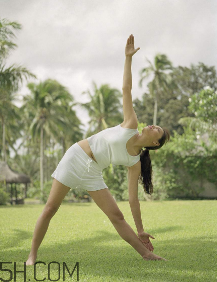 练瑜伽后怎么放松小腿肌肉(练完腿部肌肉如何放松)