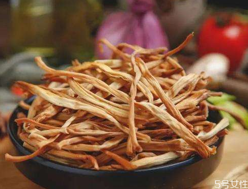 干黄花菜怎么洗呢,干黄花菜怎么处理才能吃 干黄花菜怎么洗呢,干黄花菜怎么处理才能吃