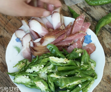 黄花菜为什么吃干的不吃鲜的,黄花菜为什么吃干的? 黄花菜为什么吃干的不吃鲜的,黄花菜为什么吃干的?