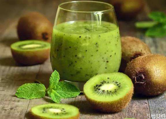 怎么快速剥猕猴桃的皮,猕猴桃去皮小妙招