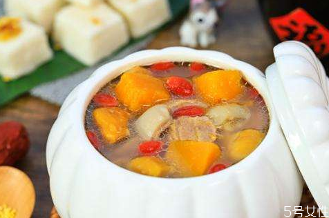 羊肉汤里可以放板栗吗,羊肉里面可以放板栗吗