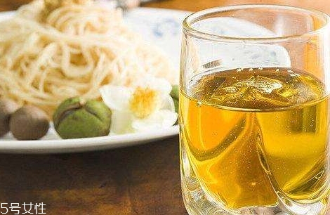 山茶油炒菜好吃吗,山茶油可以炒菜吗?山茶油怎么吃比较好吗?