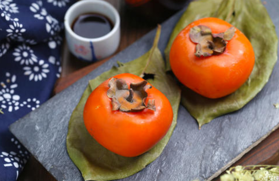 柿子可以空腹吃吗?会不会结石?,柿子和橘子一起吃了肚子痛怎么办