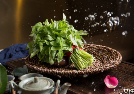 冰箱里的隔夜菜还能吃吗,冬天隔夜菜还能吃吗