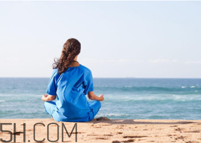 平时做什么瑜伽动作(瑜伽有什么动作)