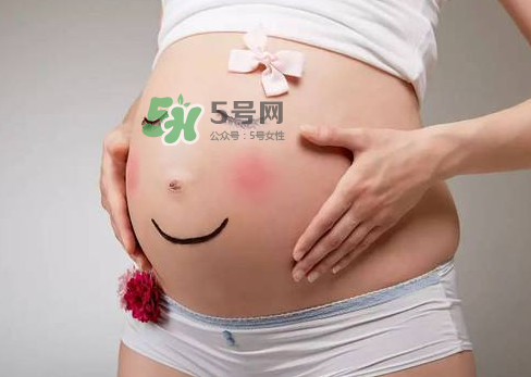 做瑜伽后喝水的正确方法(练瑜伽前能喝水吗)