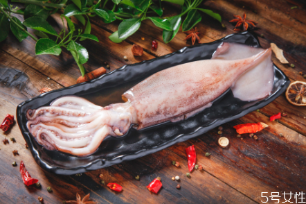 冷冻鱿鱼怎么处理干净,冷冻鱿鱼怎么处理