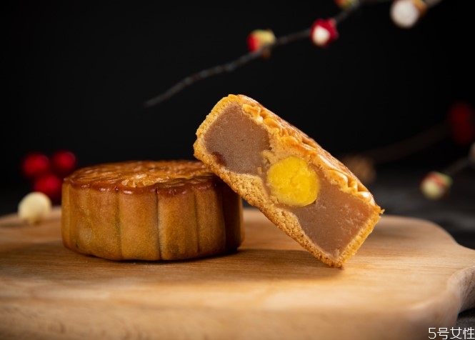 月饼坏了吃了会怎么样,今年月饼能喝了