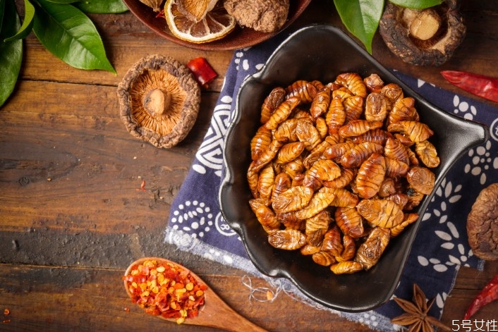 蚕蛹哪个不能吃,蚕蛹能吃么