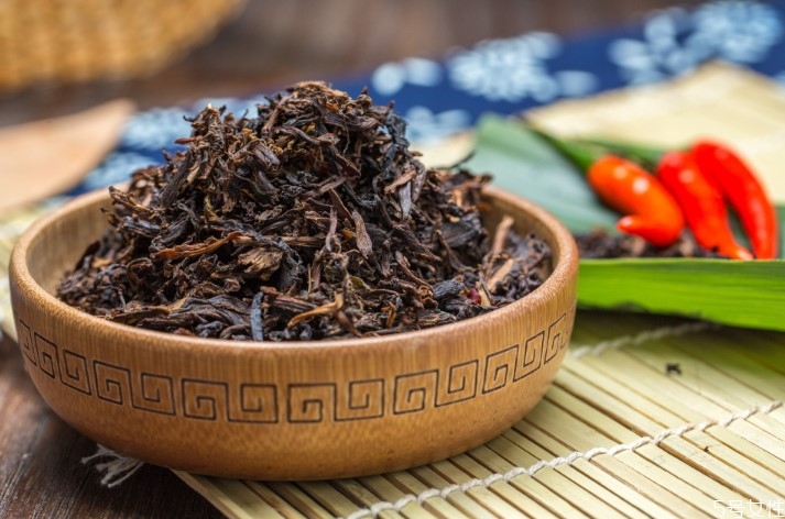 梅干菜越黑越好吗?,梅干菜颜色是黑的好还是不黑的好