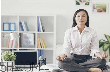 练办公室瑜伽能减肥吗(办公室怎么健身减肥)