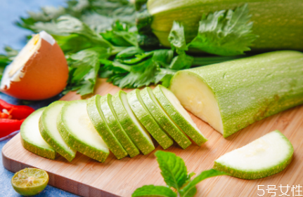 西葫芦炒着吃致癌吗,西葫芦能炒着吃吗有致癌物吗 西葫芦炒着吃致癌吗,西葫芦能炒着吃吗有致癌物吗