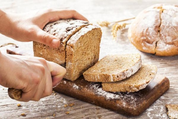 全麦面包有什么好处,全麦面包的好处和坏处