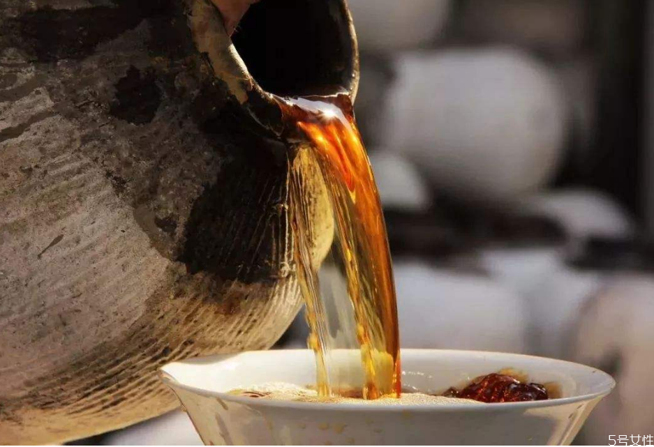 黄酒加热到多少度好喝,黄酒加热到多少度好黄酒的加热方法