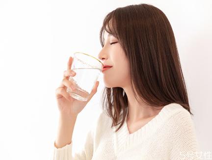 青汁可以当水喝吗,青汁用热水冲还能喝吗