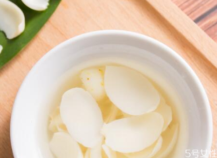 干百合泡一夜还能吃吗,百合泡一天还能吃吗 干百合泡一夜还能吃吗,百合泡一天还能吃吗