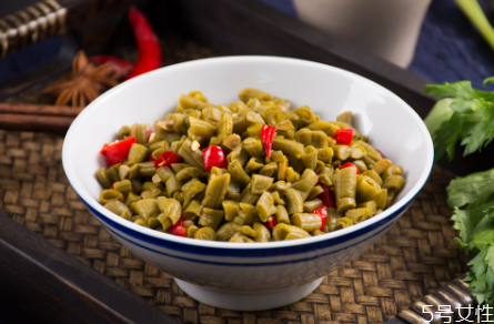 酸豆角怎么泡又酸又脆,怎样泡酸豆角