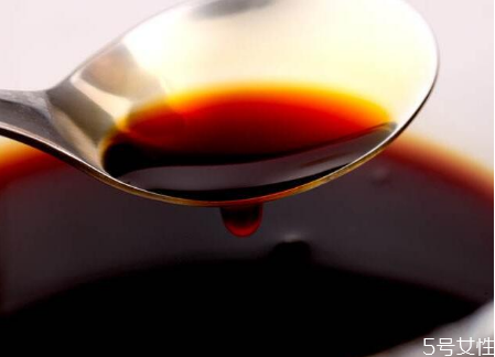 酱油吃多了体内黑色素会增多吗?,吃多酱油会促进黑色素形成吗