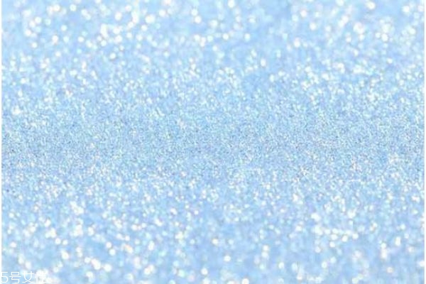 cf精华的成分和功效(海蓝之谜精华成分及功效分析)