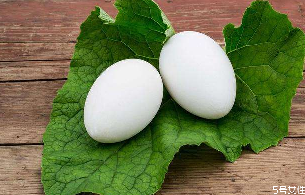 鹅蛋清含胆固醇吗,鹅蛋含有胆固醇吗