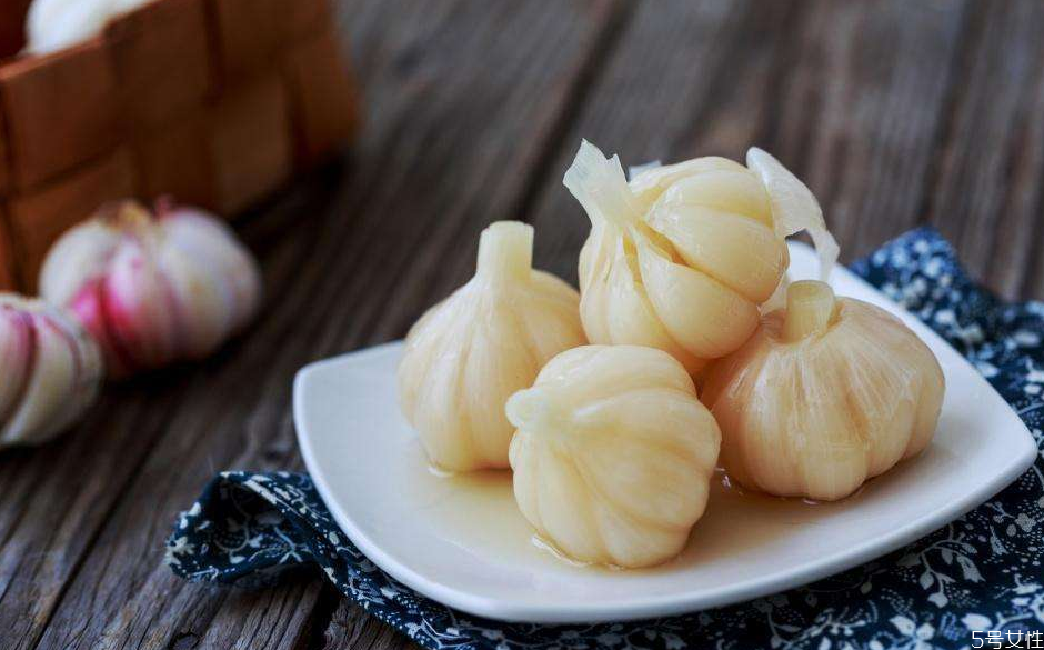 腌蒜能不能放冰箱里,甜蒜的腌制方法?