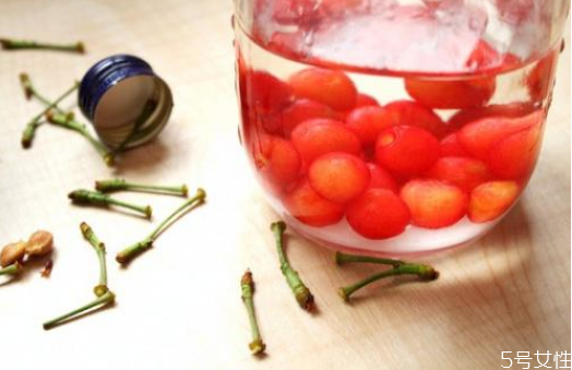 樱桃泡酒好吗,用樱桃泡酒有什么作用