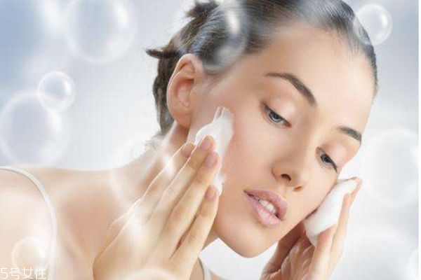 不好好卸妆的危害,卸妆不彻底的危害