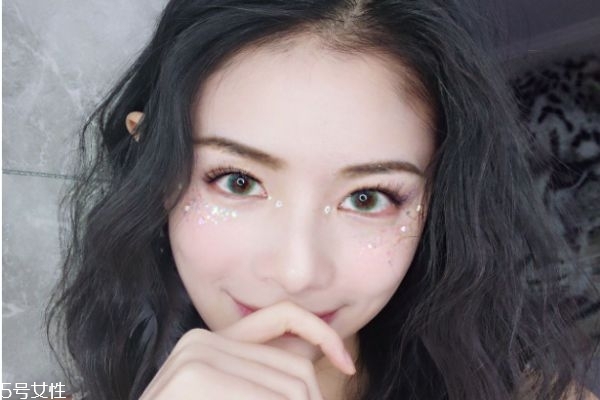 亮片妆教程,亮片眼妆教程图片 亮片妆教程,亮片眼妆教程图片