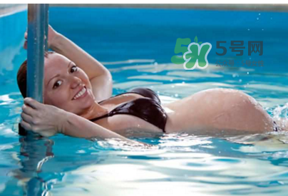 孕妇游泳容易感染吗,孕妇可以游泳吗对宝宝有影响吗 孕妇游泳容易感染吗,孕妇可以游泳吗对宝宝有影响吗