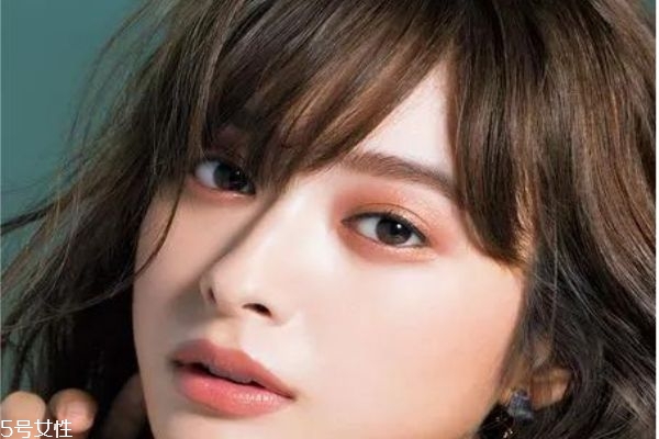 适合秋冬的眼影颜色,冬天适合什么色系的眼影