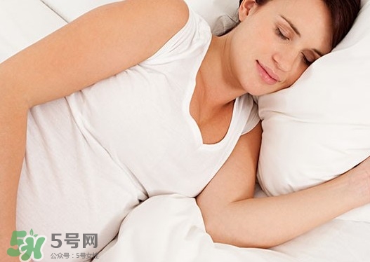 孕妇打喷嚏会吓到胎儿吗,孕妈妈打喷嚏会不会吓到胎宝宝