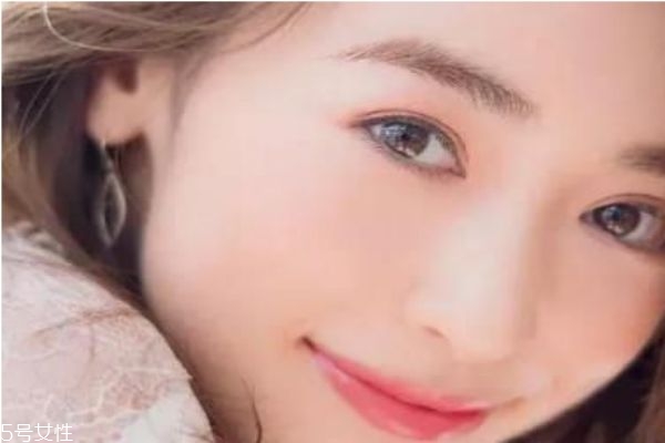 正确洗脸方法(正确洗脸方法视频教程)