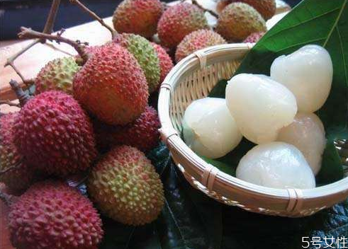 贴三伏贴可以吃荔枝吗(贴三伏贴可以吃荔枝吗)