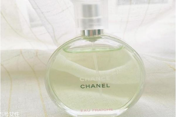 熬夜为什么会起痘痘(熬夜为什么会长痘痘)