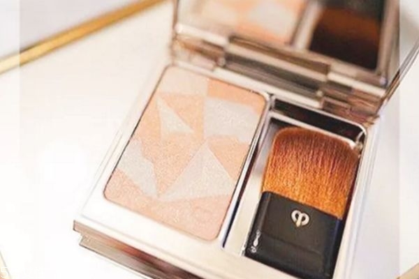 洗澡用沐浴露还是香皂(洗澡用沐浴露还是香皂好)