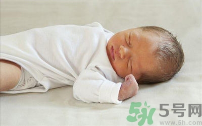 湿疹和痱子有什么区别,湿疹跟痱子一样吗