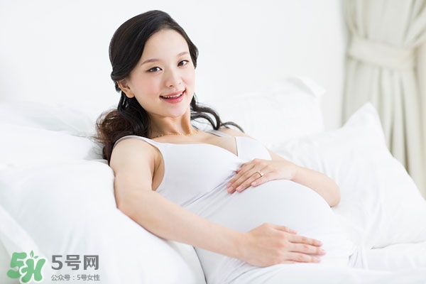 胎儿在肚子里怎样呼吸,胎儿在肚里怎么呼吸的呀