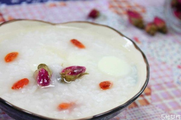 吃山药粥有什么注意的呢(吃山药粥的好处)