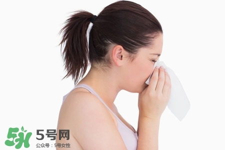 月科孩子总打喷嚏是怎么回事,怀孕初期打喷嚏肚子疼了下没事吧