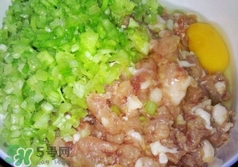 饺子馅太稀了怎么解决,饺子馅弄得太稀了怎么办