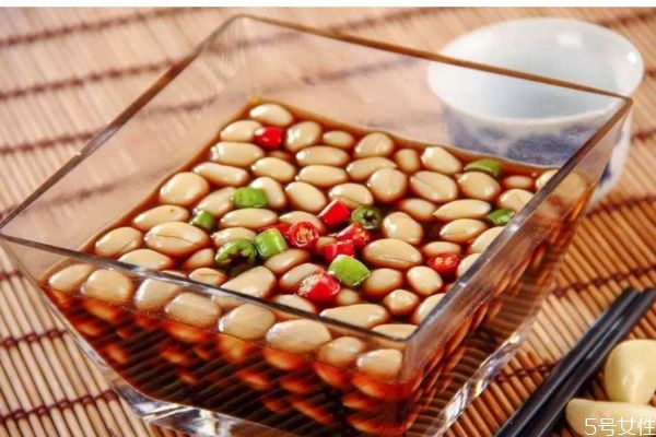 醋泡花生要怎么做呢(醋泡花生怎么做的)