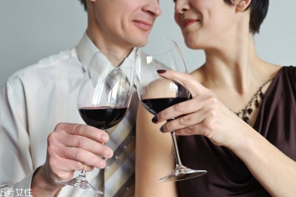 女生不主动找你聊天怎么办(女友不主动联系我了我该怎么办) 女生不主动找你聊天怎么办(女友不主动联系我了我该怎么办)