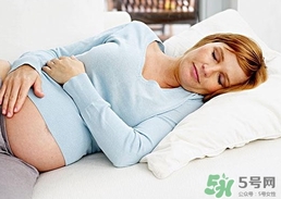 怀孕三个月老上厕所怎么回事,怀孕三个多月频繁上厕所正常吗