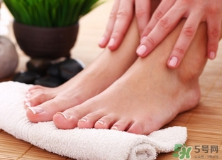 怀孕3个月脚肿是什么原因,怀孕三个月脚肿是怎么回事