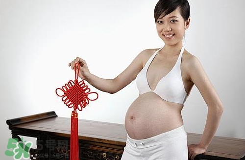 怀孕一个月涨肚子是怎么回事,怀孕一个月肚子涨涨的正常吗