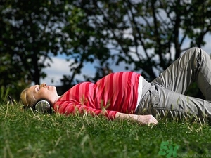 怀孕6个月必须左侧卧睡觉吗,孕六个月可以右侧卧睡吗 怀孕6个月必须左侧卧睡觉吗,孕六个月可以右侧卧睡吗