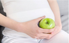 脸上长痘痘能用盐水洗脸吗(脸上长青春痘可以用盐水洗吗?)