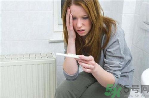验孕棒和试纸哪个更快,验孕试纸和验孕棒哪个准确率高