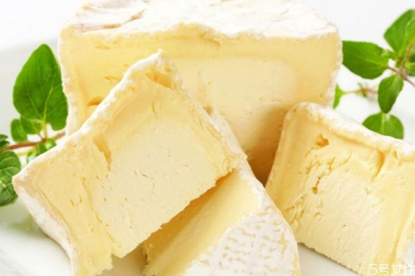 吃奶酪有什么好处呢(吃奶酪的好处)